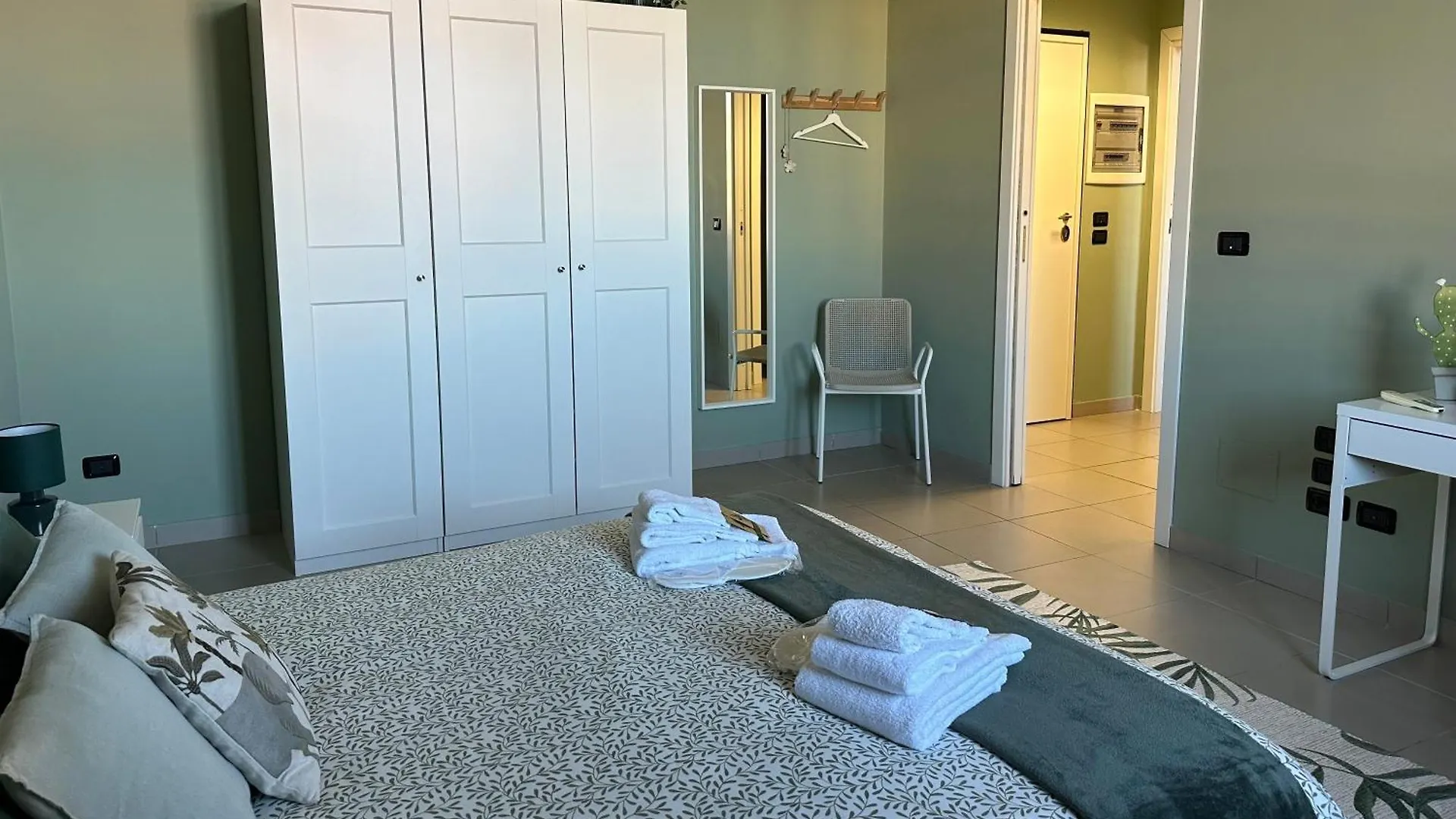 Botanical Suite Bari 0*,