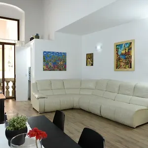 Bed & Breakfast Sisters, Bari